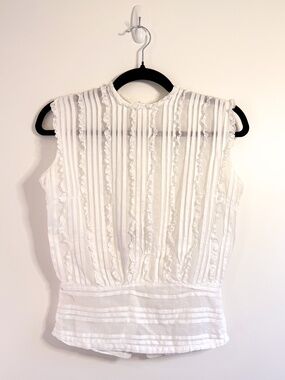Gorgeous Vintage 1950s White Lace Pintucked Sleeveless Top — Size XS-S